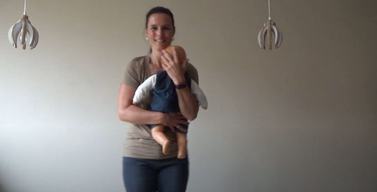 Eleganter Babywearing-Tanz