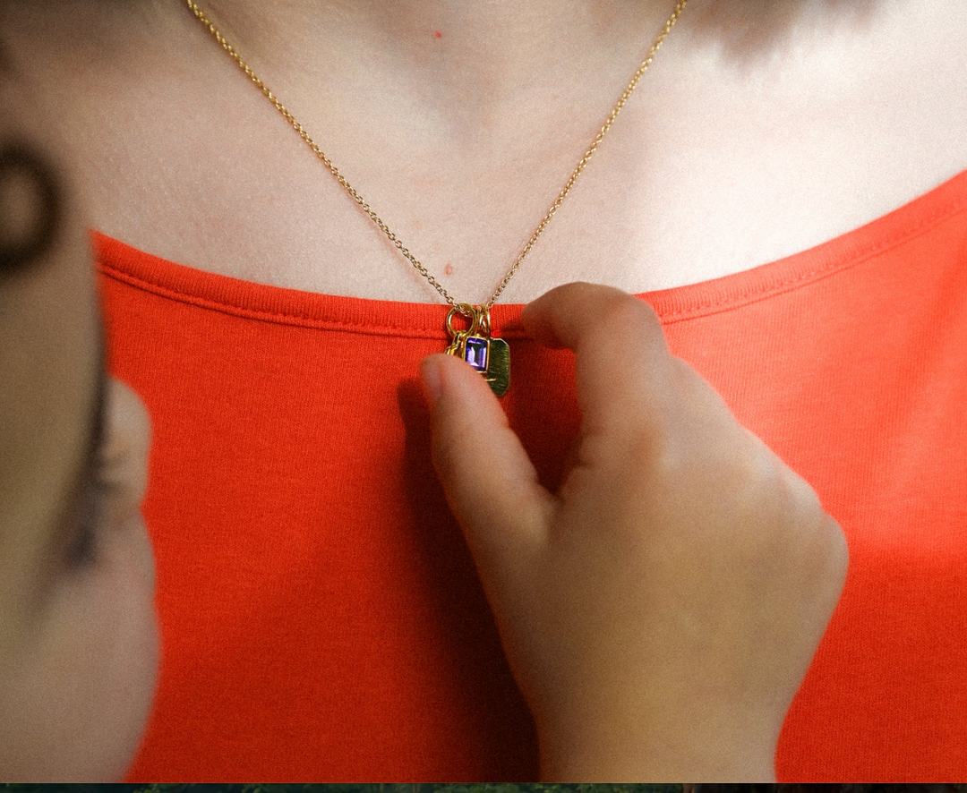 Guld Födelsesten Initialhänge - Flera stenar